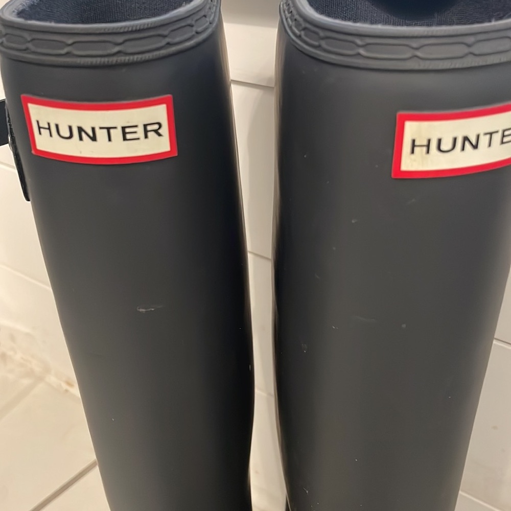 Hunter Navy Boot size 8 - Picture 3 of 3